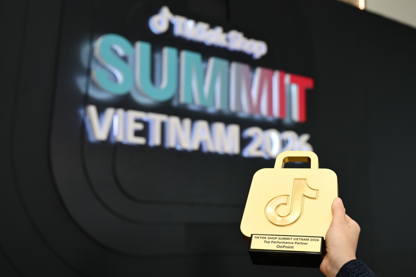 OnPoint nhận giải "Đối tác Dịch Vụ Xuất sắc" của TikTok Shop- Ảnh 1. OnPoint nhận giải "Đối tác Dịch Vụ Xuất sắc" của TikTok Shop- Ảnh 1.