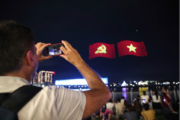 Trần Anh Khôi và Hitek Drone: Tiên phong đưa Drone Light Show về Việt Nam- Ảnh 3.
