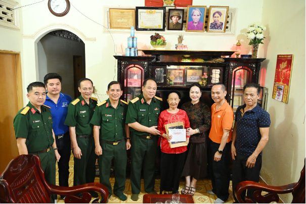 Chuỗi nhà thuốc hiện diện tại Côn Đảo: Long Châu đi thật xa để đến thật gần người dân - Ảnh 11. Chuỗi nhà thuốc hiện diện tại Côn Đảo: Long Châu đi thật xa để đến thật gần người dân - Ảnh 11.
