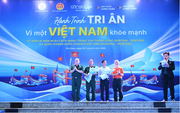 Chuỗi nhà thuốc hiện diện tại Côn Đảo: Long Châu đi thật xa để đến thật gần người dân - Ảnh 4. Chuỗi nhà thuốc hiện diện tại Côn Đảo: Long Châu đi thật xa để đến thật gần người dân - Ảnh 4.