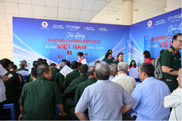 Chuỗi nhà thuốc hiện diện tại Côn Đảo: Long Châu đi thật xa để đến thật gần người dân - Ảnh 6. Chuỗi nhà thuốc hiện diện tại Côn Đảo: Long Châu đi thật xa để đến thật gần người dân - Ảnh 6.