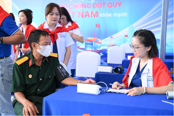 Chuỗi nhà thuốc hiện diện tại Côn Đảo: Long Châu "đi thật xa để đến thật gần" người dân- Ảnh 7.