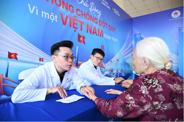 Chuỗi nhà thuốc hiện diện tại Côn Đảo: Long Châu đi thật xa để đến thật gần người dân - Ảnh 8. Chuỗi nhà thuốc hiện diện tại Côn Đảo: Long Châu đi thật xa để đến thật gần người dân - Ảnh 8.