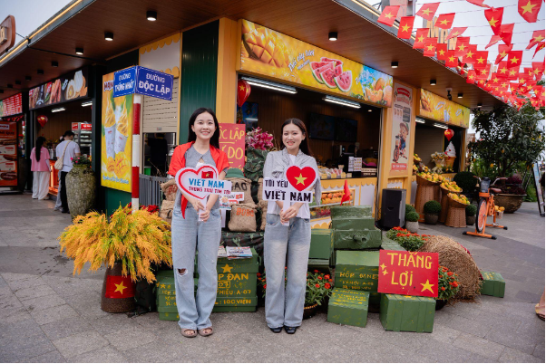 Nam Bộ dịp 2/9, n&uacute;i B&agrave; Đen đ&oacute;n h&agrave;ng ngh&igrave;n kh&aacute;ch đến check-in cờ hoa, đi 3 phi&ecirc;n chợ l&aacute; li&ecirc;n tiếp - Ảnh 5.