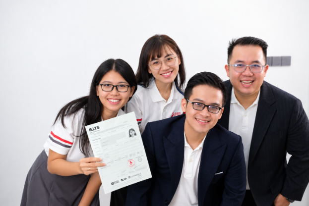 DOL English c&oacute; Tứ qu&yacute; 9.0: 4 gi&aacute;o vi&ecirc;n c&ugrave;ng đạt IELTS 9.0 - Ảnh 1.