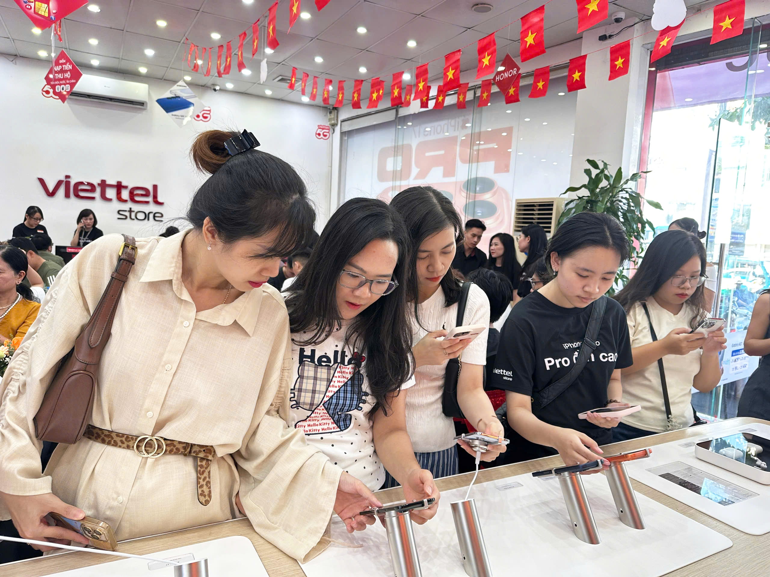 Lên đời iPhone 18 Pro series, khách hàng có thể tối ưu chi phí đến 18 triệu đồng tại Viettel Store - Ảnh 2. Lên đời iPhone 18 Pro series, khách hàng có thể tối ưu chi phí đến 18 triệu đồng tại Viettel Store - Ảnh 2.