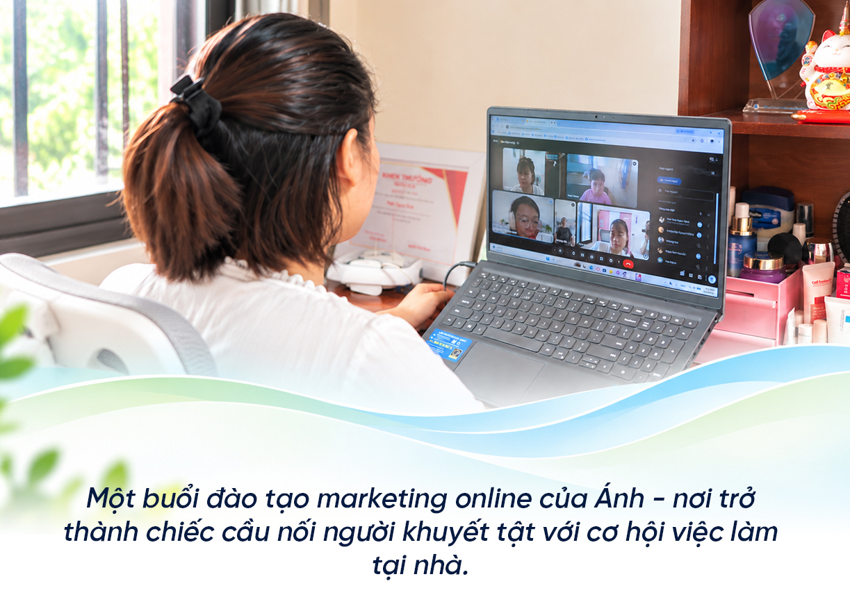 Từng 21 lần bị từ chối khi xin việc, cô gái bại não biến chiếc máy tính thành cánh cửa việc làm cho người khuyết tật - Ảnh 4.