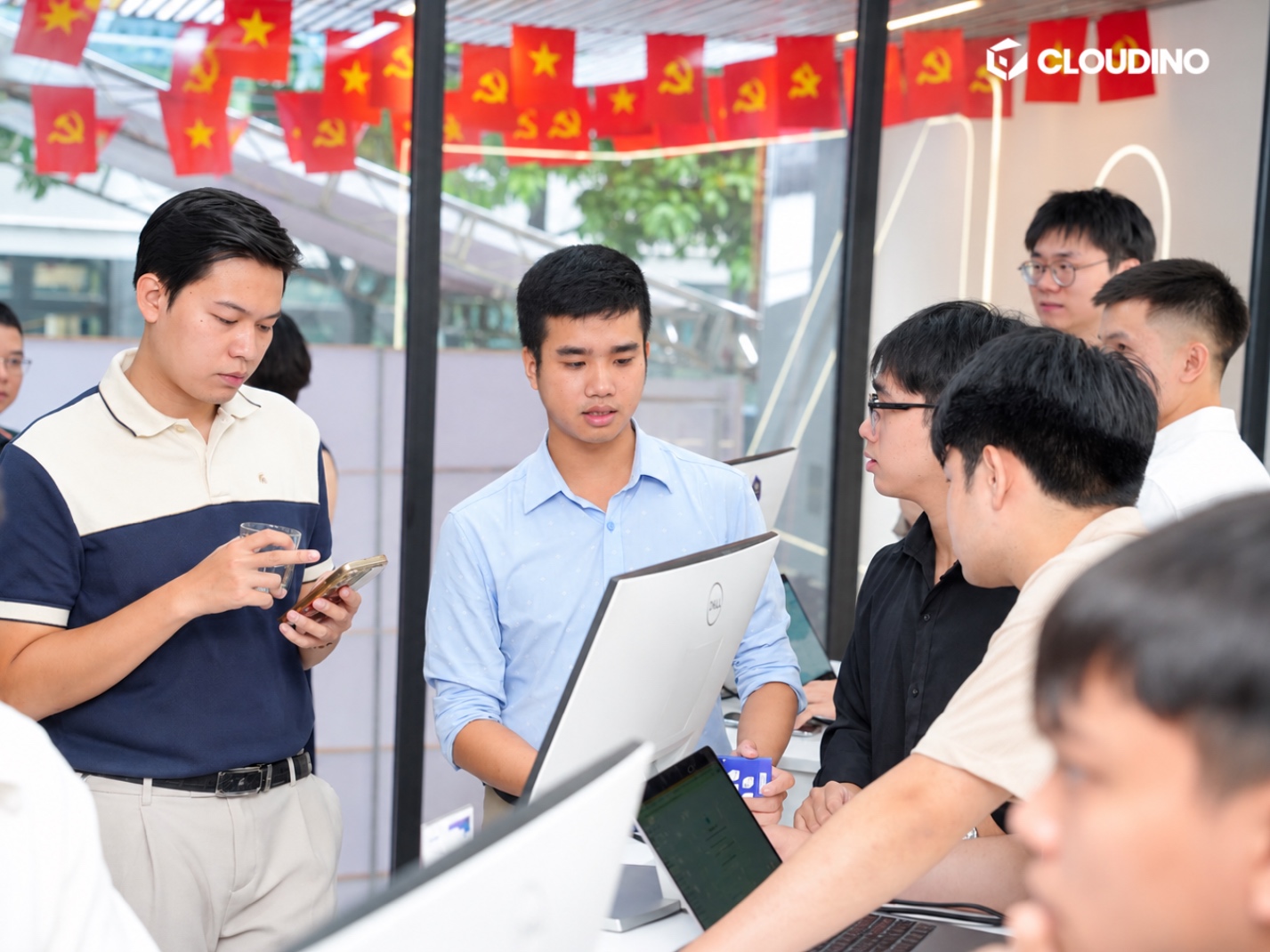 Grand Opening Cloudino: Định Hình Vị Thế Đối Tác Chiến Lược Trong Kỷ Nguyên Số- Ảnh 4. Grand Opening Cloudino: Định Hình Vị Thế Đối Tác Chiến Lược Trong Kỷ Nguyên Số- Ảnh 4.
