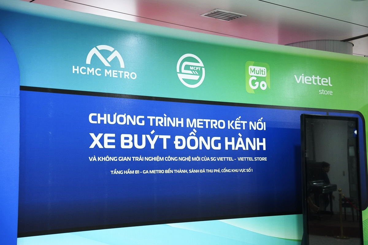 Khách hàng Viettel Store được trải nghiệm iPhone 18 Pro series giữa không gian Metro Bến Thành - Ảnh 4. Khách hàng Viettel Store được trải nghiệm iPhone 18 Pro series giữa không gian Metro Bến Thành - Ảnh 4.