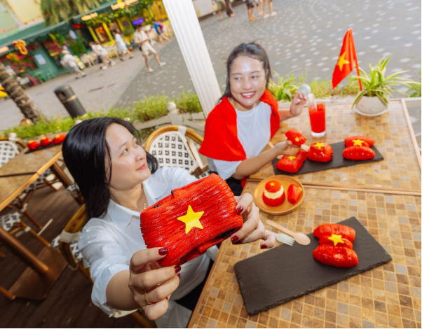 Nam Bộ nhộn nhịp du kh&aacute;ch l&ecirc;n n&uacute;i, xuống biển dịp lễ 2/9 - Ảnh 5.