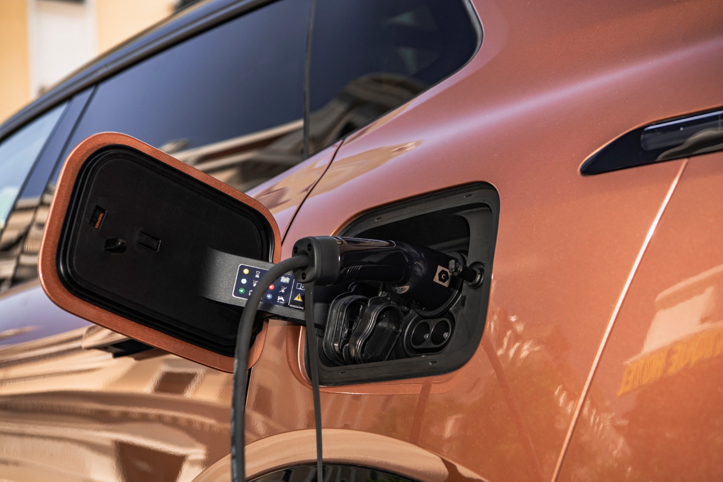 Công Nghệ Phev: Khi Trải Nghiệm Xe Sang Bứt Phá Rào Cản Trạm Sạc- Ảnh 1.