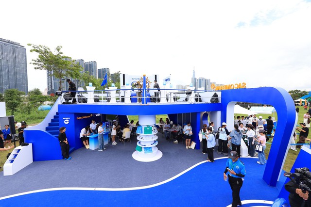 Có gì bên trong “Siêu du thuyền” SACOMBANK Visa tại concert The Siren World Opens 2026? - Ảnh 1.