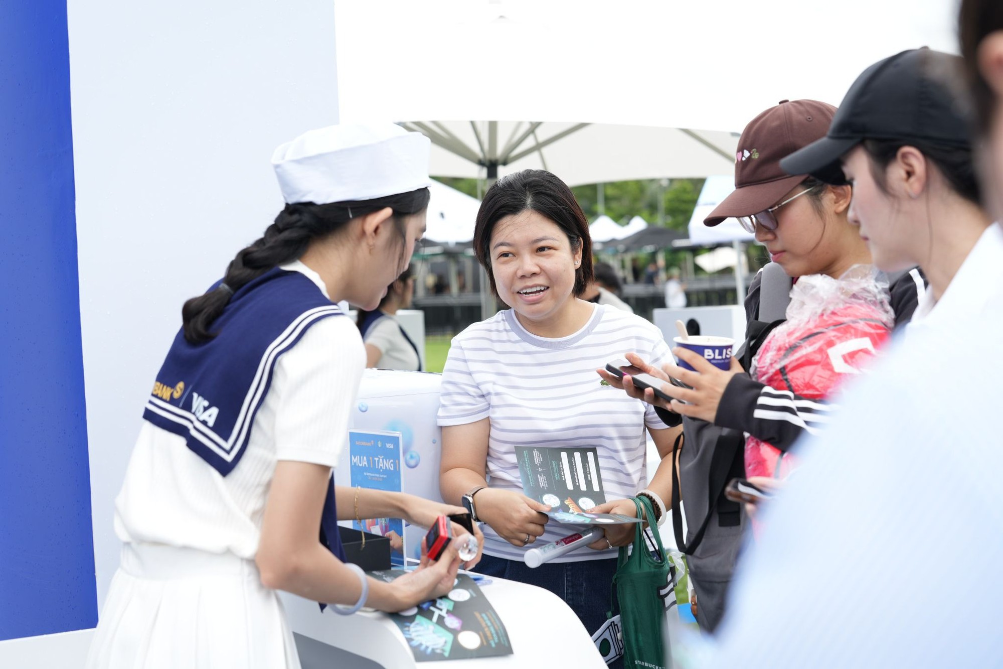 Có gì bên trong “Siêu du thuyền” SACOMBANK Visa tại concert The Siren World Opens 2026? - Ảnh 12. Có gì bên trong “Siêu du thuyền” SACOMBANK Visa tại concert The Siren World Opens 2026? - Ảnh 12.