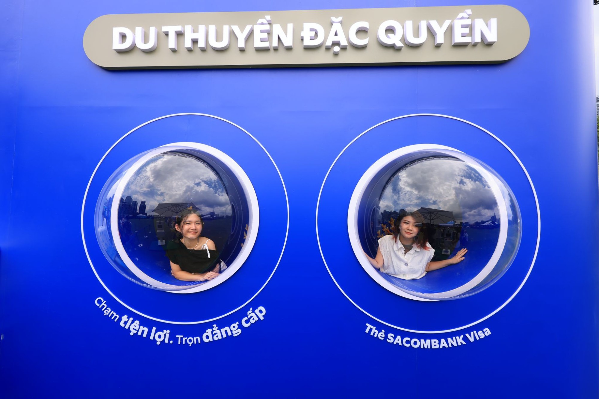 Có gì bên trong “Siêu du thuyền” SACOMBANK Visa tại concert The Siren World Opens 2026? - Ảnh 4. Có gì bên trong “Siêu du thuyền” SACOMBANK Visa tại concert The Siren World Opens 2026? - Ảnh 4.