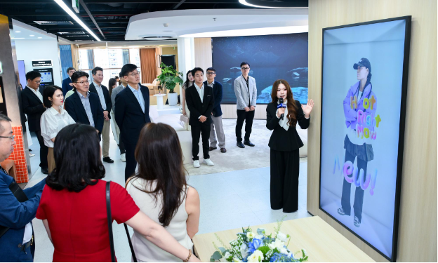 ‏Samsung Electronics khai trương Business Experience Studio tại Việt Nam, mở rộng hệ sinh thái giải pháp công nghệ toàn diện cho doanh nghiệp‏
        ‏ ‏- Ảnh 9.