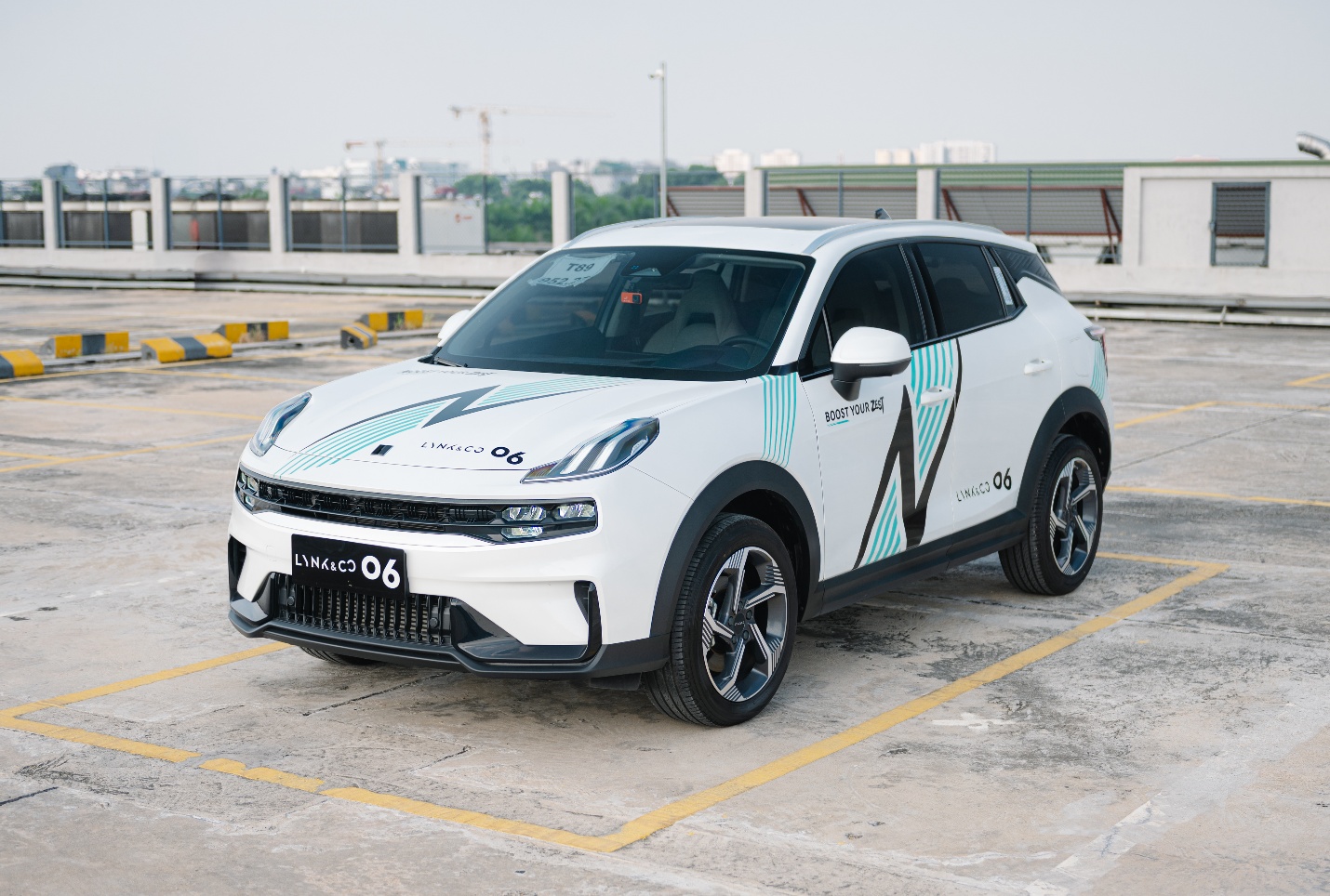 Dàn xe Lynk & Co 06 ‘khoác’ bộ tem phong cách mới- Ảnh 5.