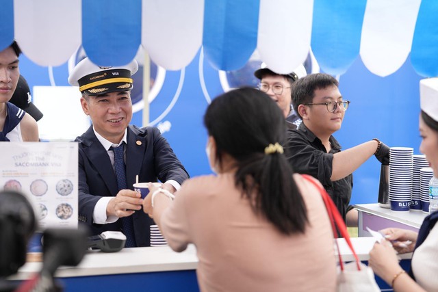 ‏Từ Fast-track đến biển lightstick: Trải nghiệm đi concert siêu khác biệt của chủ thẻ SACOMBANK Visa‏ - Ảnh 6.
