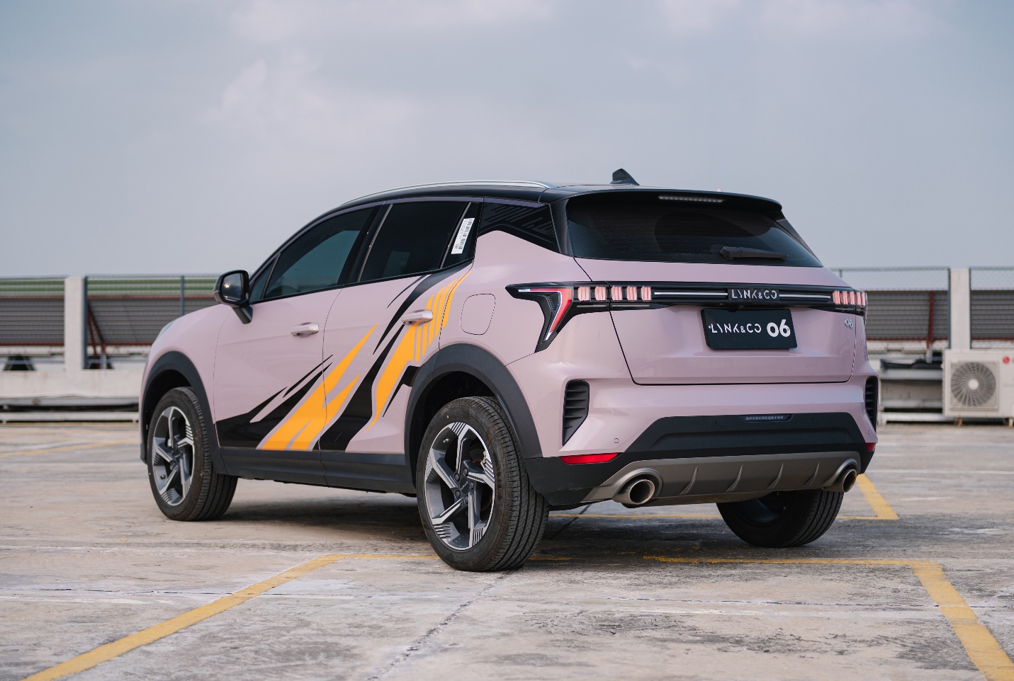 Dàn xe Lynk & Co 06 ‘khoác’ bộ tem phong cách mới- Ảnh 7.