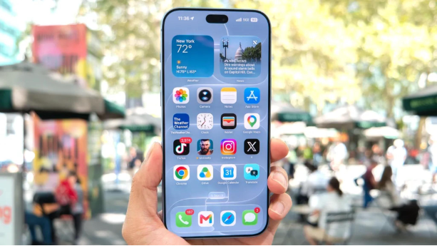 Từ iPhone 15 Pro Max l&ecirc;n 18 Pro Max, kh&aacute;c biệt dễ cảm nhận nhất nằm ở đ&acirc;u? - Ảnh 1.