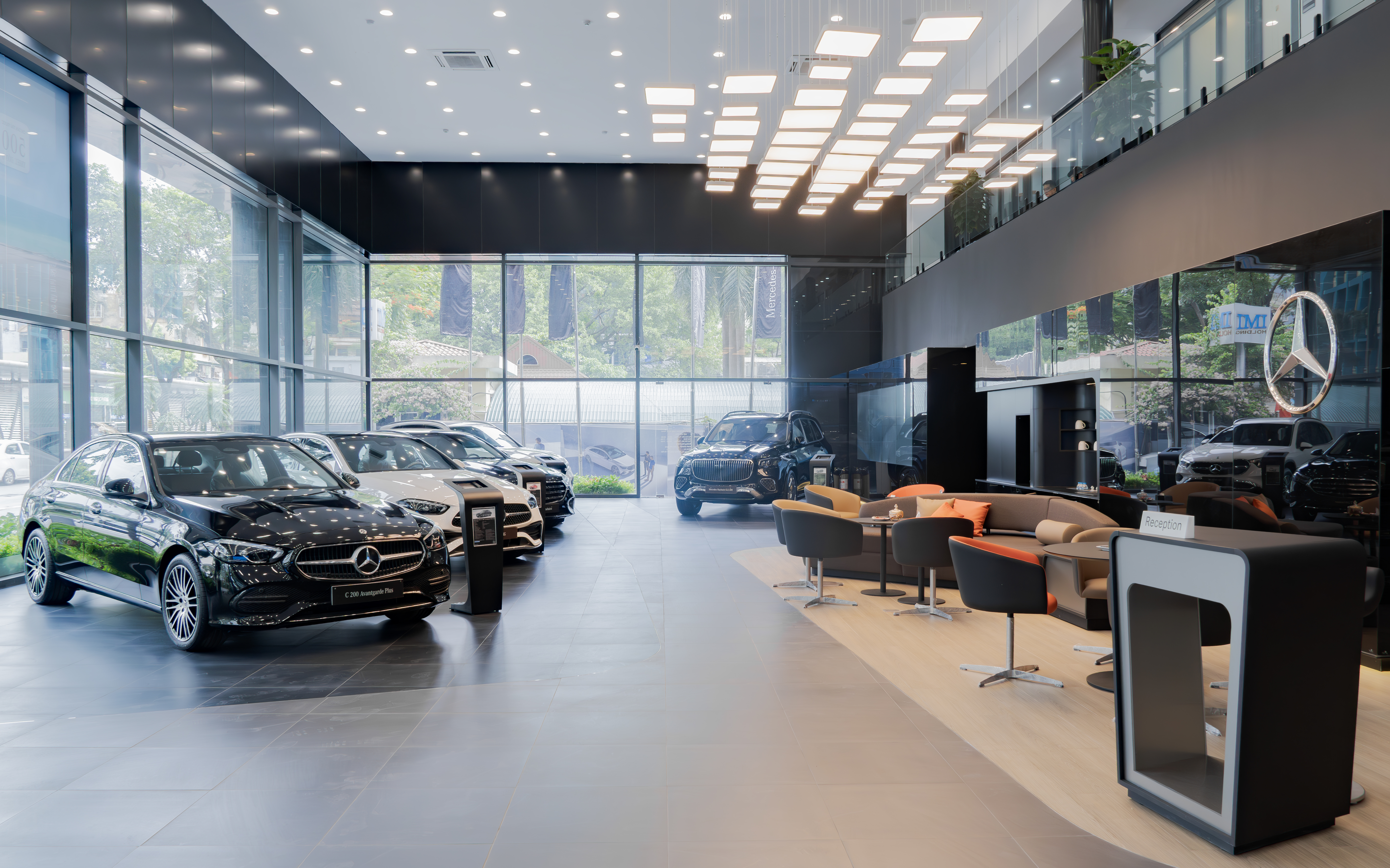 Nhà phân phối Mercedes-Benz đồng loạt đầu tư nâng chuẩn showroom tại Việt Nam- Ảnh 1.
