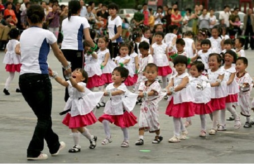 Nỗi lo trẻ bị ho, vi&ecirc;m họng, sổ mũi 1