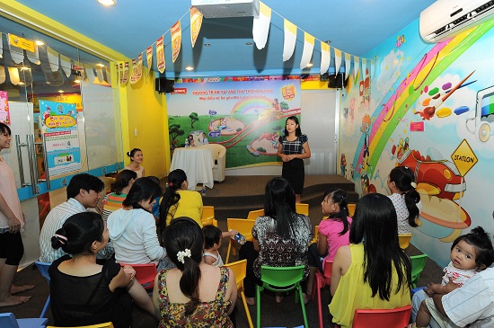 Vượt qua thử thách chăm con những tháng đ&acirc;̀u đời