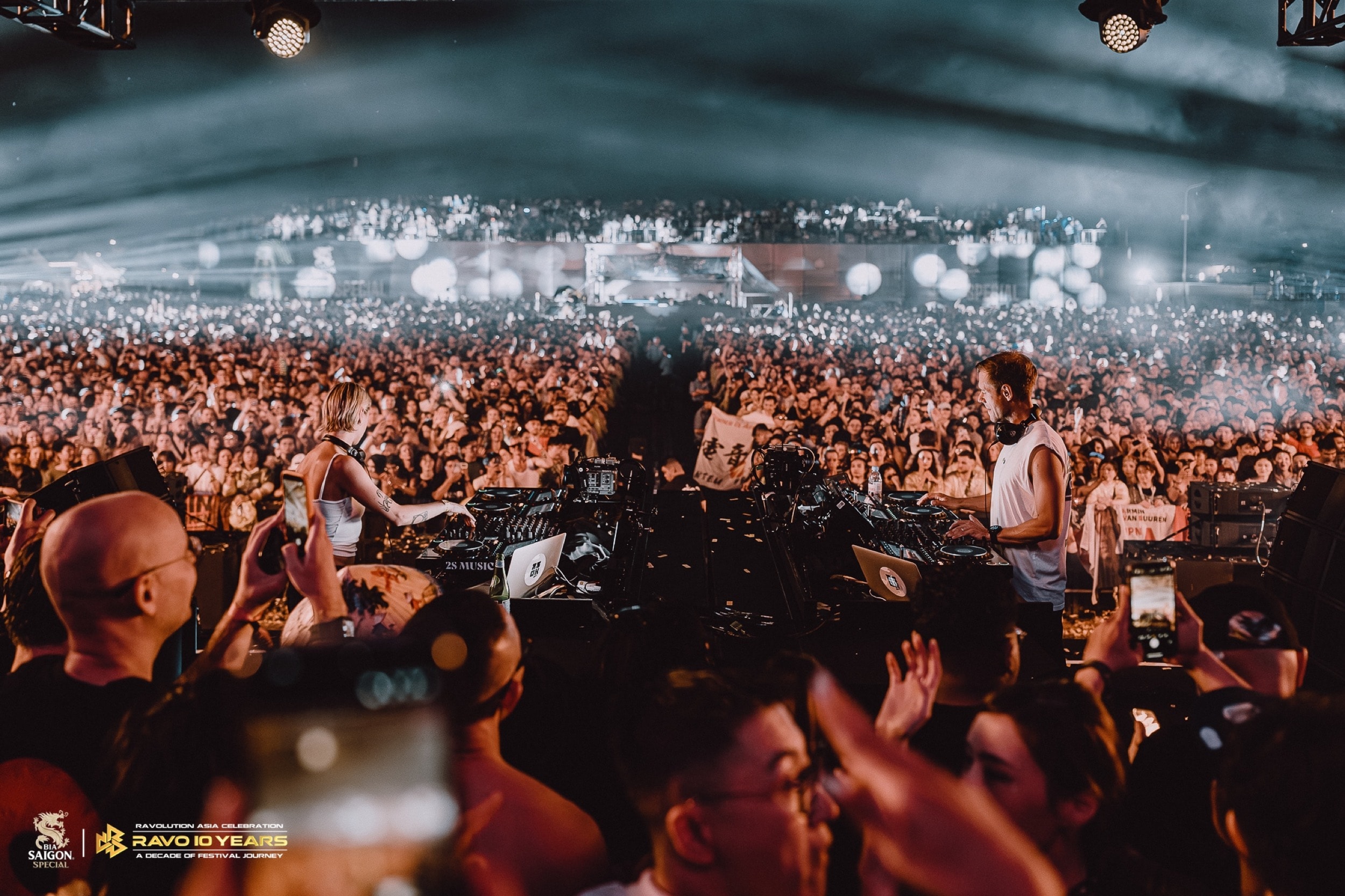 Phút giây thăng hoa của Armin van Buuren