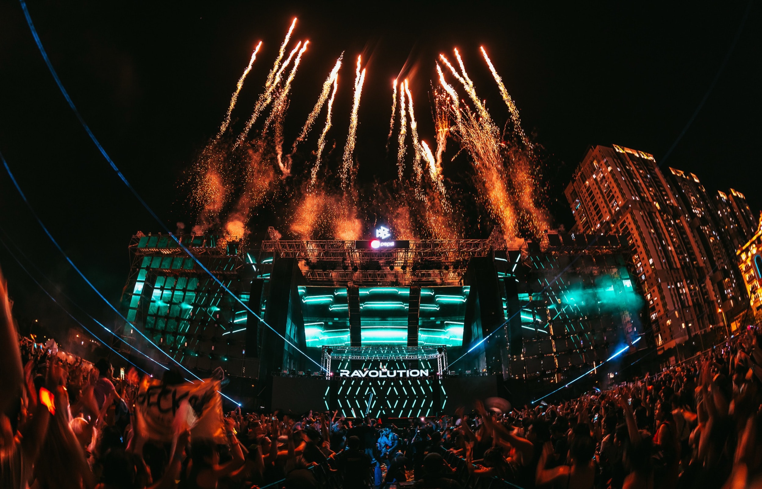 Sân khấu Ravolution 2022 Universal Love