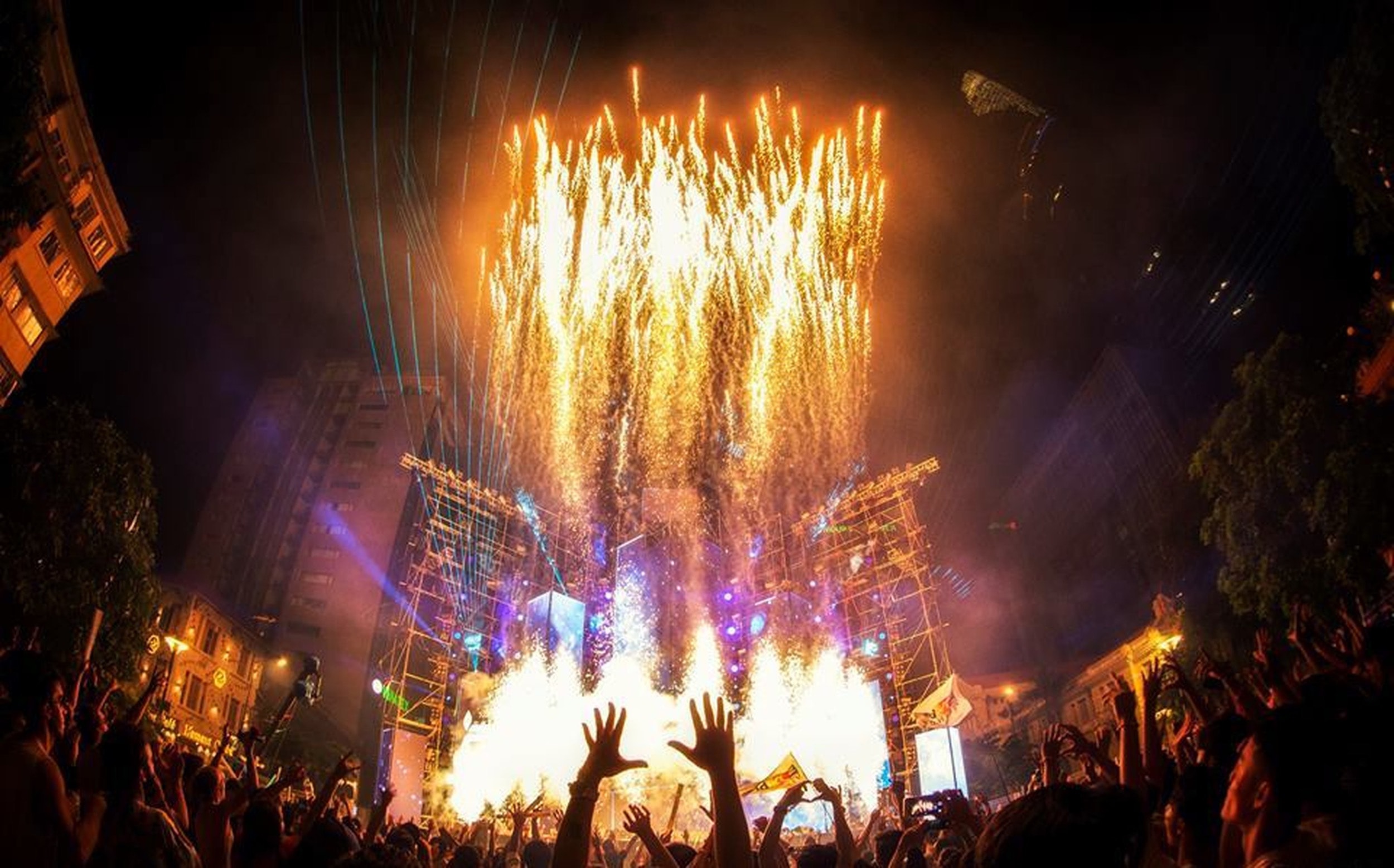 Sân khấu Ravolution 2018 tại Phố đi bộ