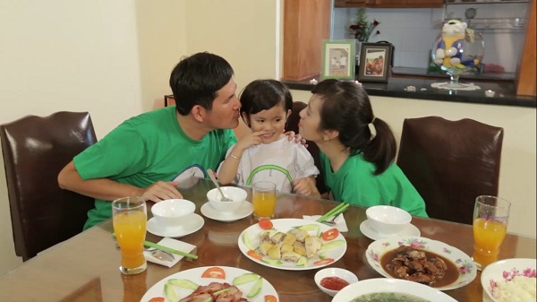 "Nhật k&yacute; của con": Clip đ&aacute;ng y&ecirc;u của hai bố con l&agrave;m tặng mẹ 1