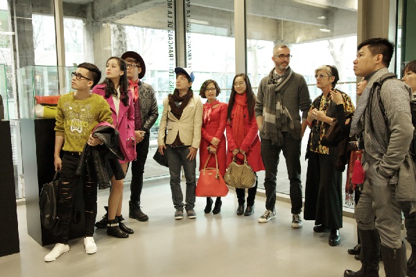 Mai Phương Th&uacute;y thăm viện mẫu Ph&aacute;p 3