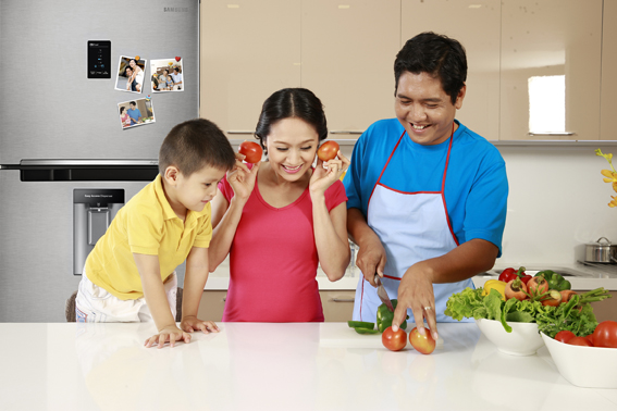 Nhan sắc l&agrave; thứ yếu khi c&aacute;c "sao" lựa chọn bạn đời  2