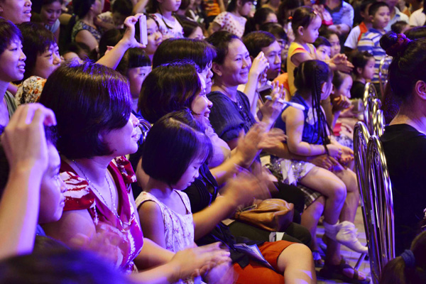 Gặp gỡ "thần tượng nh&iacute;" của The Voice Kids 2