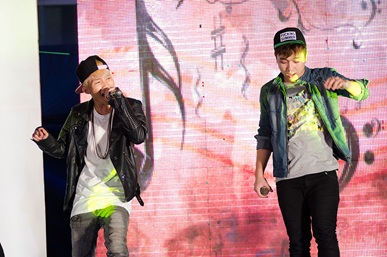 Tuấn Hưng "ch&aacute;y" hết m&igrave;nh trong Silver Star Fashion Show 5