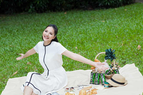 Hoa hậu Hương Giang nhẹ nh&agrave;ng b&ecirc;n gia đ&igrave;nh nhỏ 2