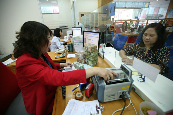 Gi&aacute;p Tết: Người d&acirc;n &ldquo;n&ocirc; nức&rdquo; gửi tiền tiết kiệm 1