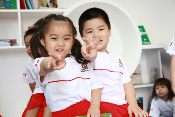 Phản ứng ra sao khi trẻ t&ograve; m&ograve; về giới t&iacute;nh? 3