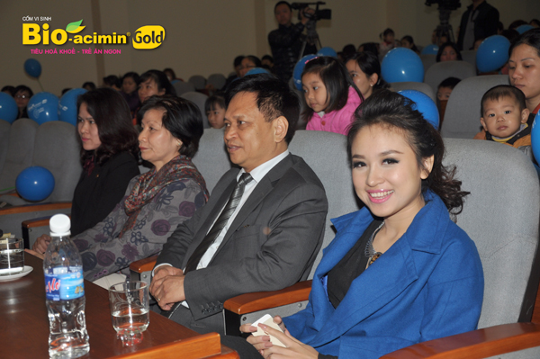 V&acirc;n Hugo chia sẻ b&iacute; quyết gi&uacute;p con khỏe mạnh 3