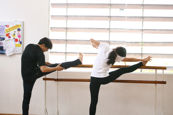 Đ&ocirc;ng Nhi, &Ocirc;ng Cao Thắng t&igrave;nh tứ tập m&uacute;a cho nhạc kịch &ldquo;chuyển hương&rdquo; 3