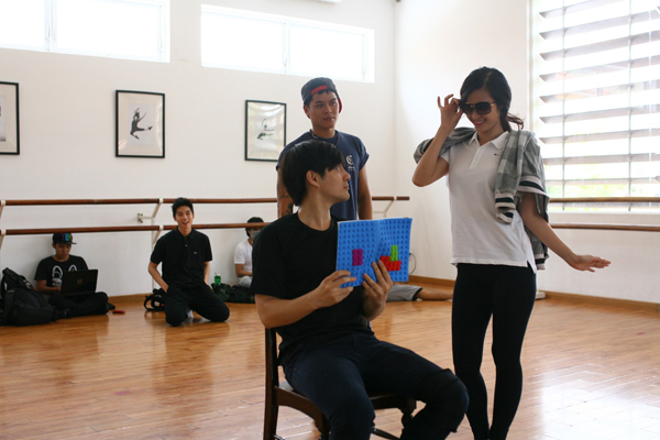 Đ&ocirc;ng Nhi, &Ocirc;ng Cao Thắng t&igrave;nh tứ tập m&uacute;a cho nhạc kịch &ldquo;chuyển hương&rdquo; 4