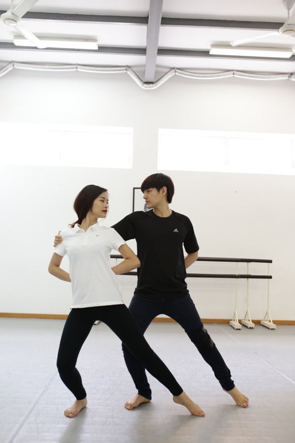 Đ&ocirc;ng Nhi, &Ocirc;ng Cao Thắng t&igrave;nh tứ tập m&uacute;a cho nhạc kịch &ldquo;chuyển hương&rdquo; 6