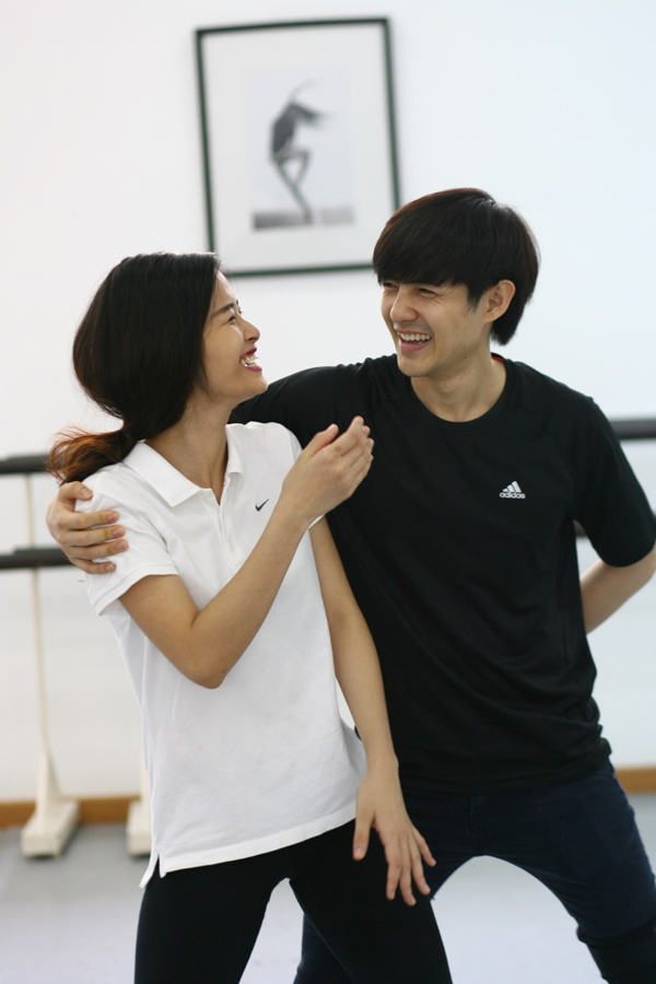 Đ&ocirc;ng Nhi, &Ocirc;ng Cao Thắng t&igrave;nh tứ tập m&uacute;a cho nhạc kịch &ldquo;chuyển hương&rdquo; 8