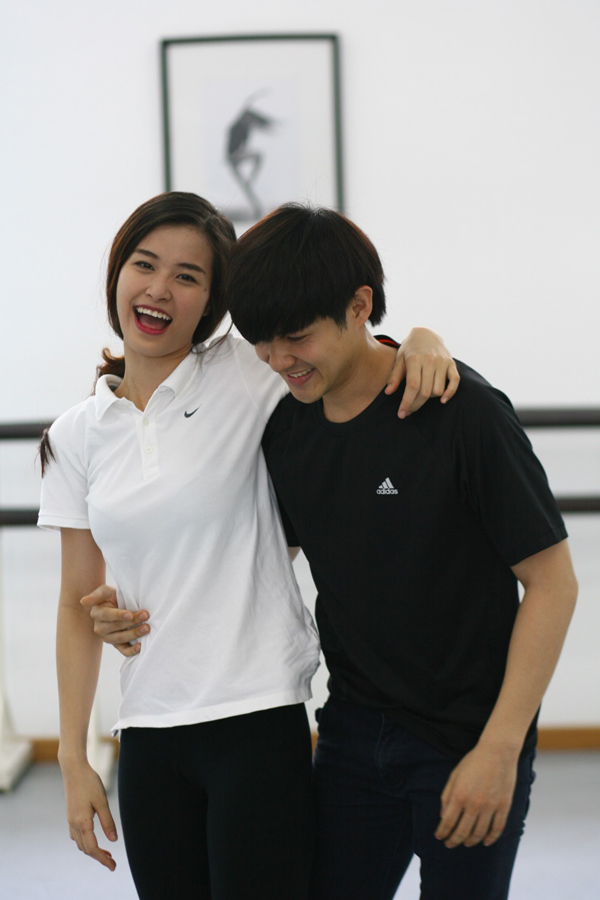 Đ&ocirc;ng Nhi, &Ocirc;ng Cao Thắng t&igrave;nh tứ tập m&uacute;a cho nhạc kịch &ldquo;chuyển hương&rdquo; 10