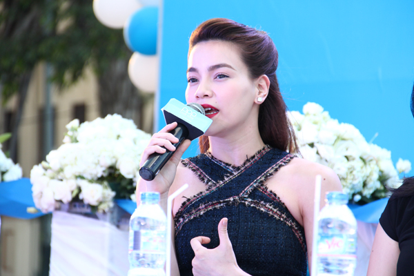 Hồ Ngọc H&agrave; rạng rỡ với l&agrave;n da đẹp kh&ocirc;ng tỳ vết 1