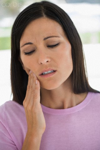 Người hay bị buốt răng, c&oacute; n&ecirc;n đi tẩy trắng răng? 1