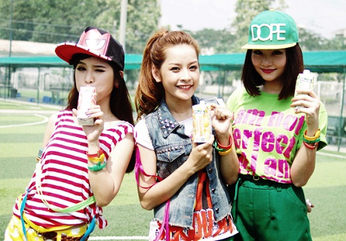 MV của Miu L&ecirc;, Chi Pu g&acirc;y "sốt" với v&ograve;ng tay c&aacute; t&iacute;nh 2