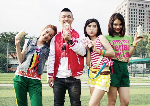 MV của Miu L&ecirc;, Chi Pu g&acirc;y "sốt" với v&ograve;ng tay c&aacute; t&iacute;nh 4