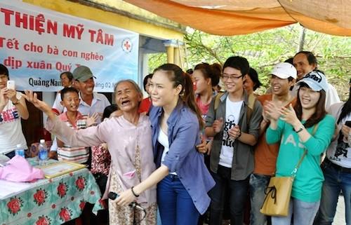 Những &ldquo;sao&rdquo; Việt chăm chỉ l&agrave;m từ thiện trong thầm lặng 1