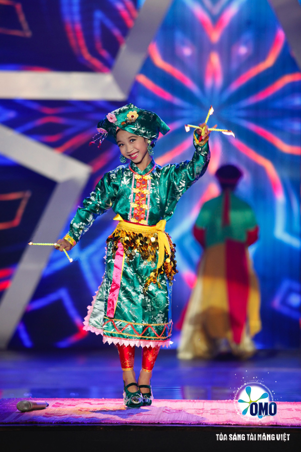 Cậu b&eacute; Thị Mầu: &ldquo;Th&iacute;ch ch&uacute; Ho&agrave;i Linh v&igrave; ch&uacute; rất đẹp&rdquo; 2