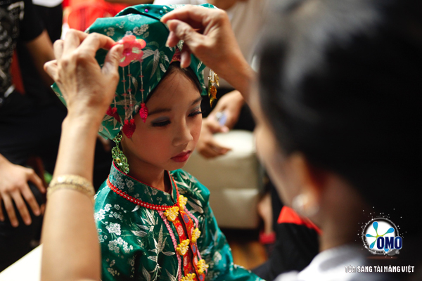 Cậu b&eacute; Thị Mầu: &ldquo;Th&iacute;ch ch&uacute; Ho&agrave;i Linh v&igrave; ch&uacute; rất đẹp&rdquo; 3